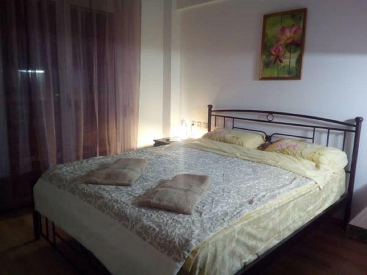 Comfortable Inexpensive Apartmets Near Metro Athens Exterior photo
